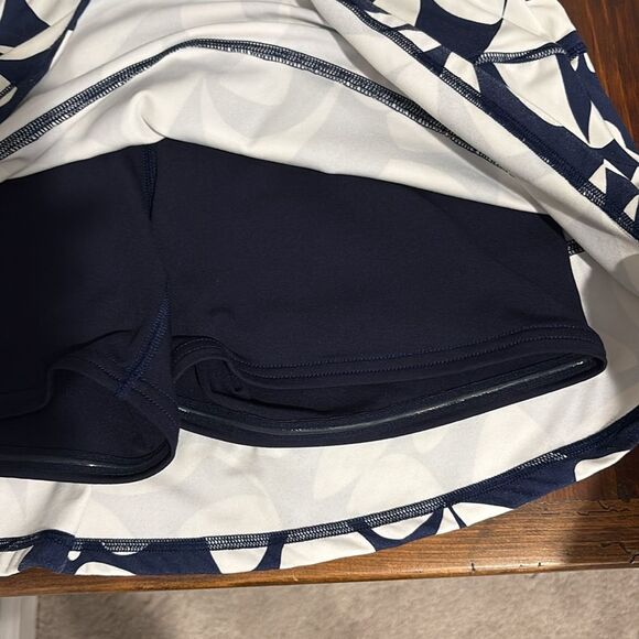 TALBOTS  T by TALBOTS PERFORMANCE INTERLOCK TIERED SKORT - BOLD BICOLOR SIZE XS - Picture 3 of 10